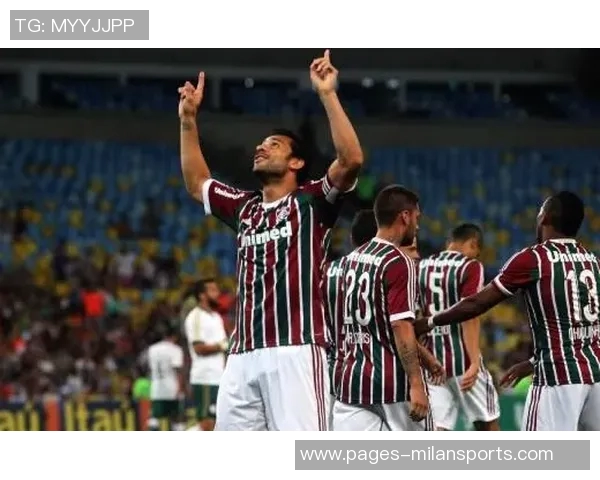 恭喜若日尼奥荣膺2025赛季巴甲最佳后腰奖项分享领奖瞬间